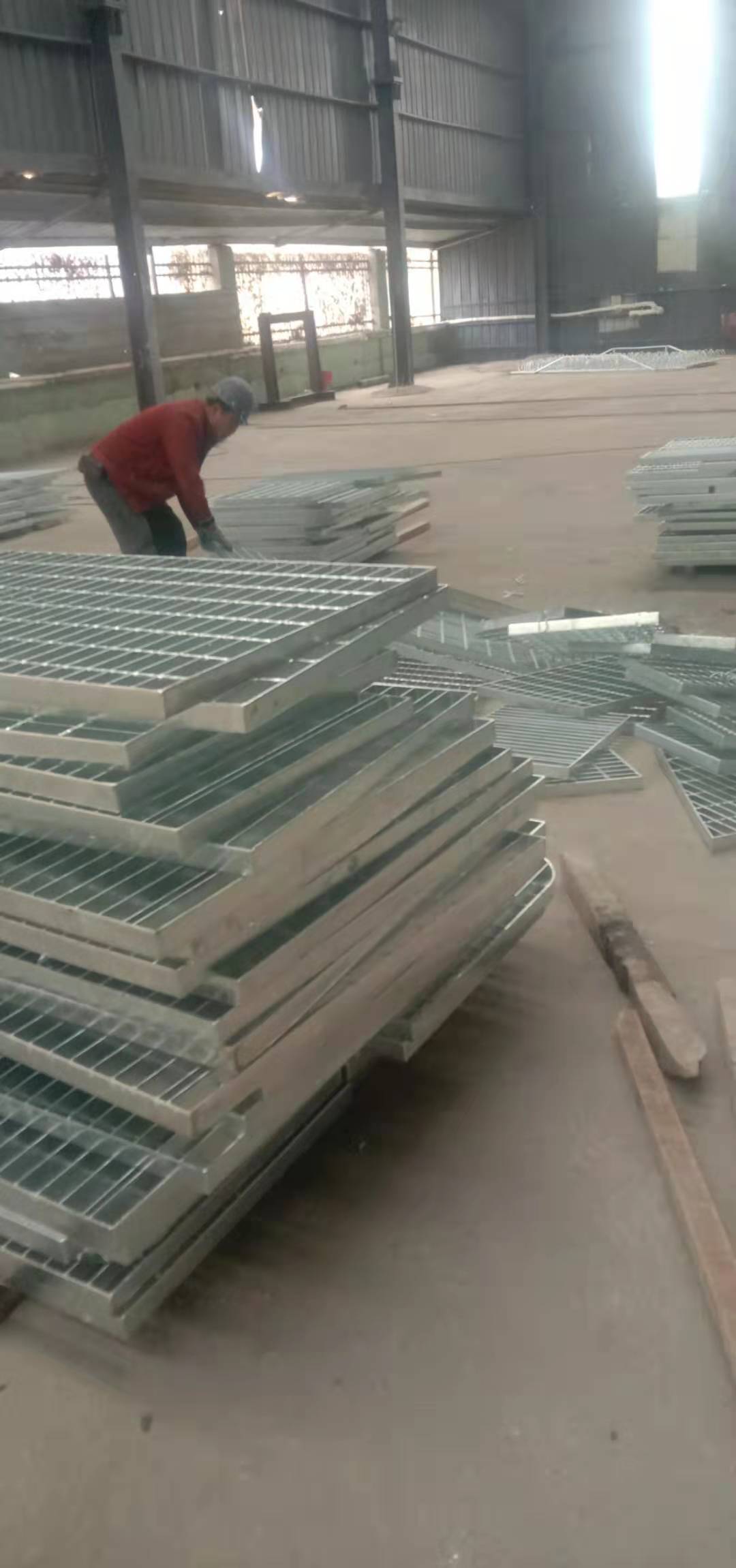 钢格板国家标准与工地施工材料应用解析